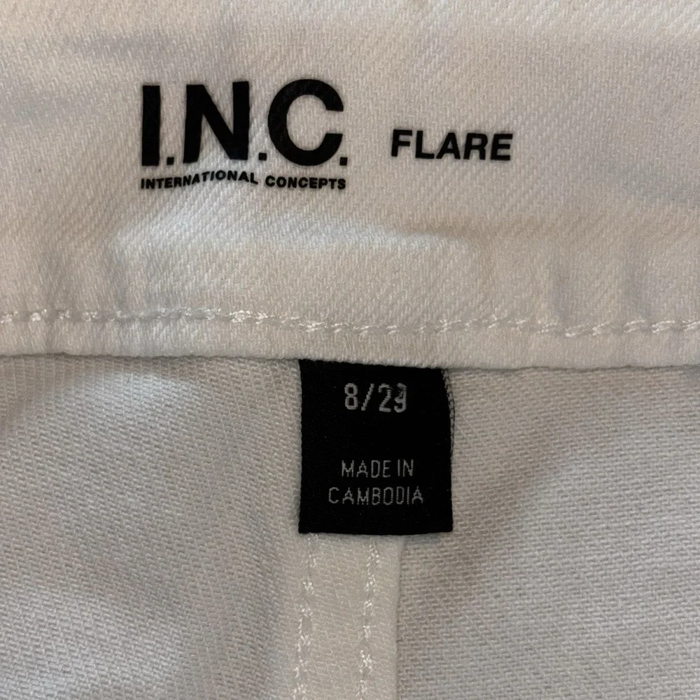INC. White Flare Denim Jeans Women's Size 8 29x32‎ Gold Waist Clasp NWT